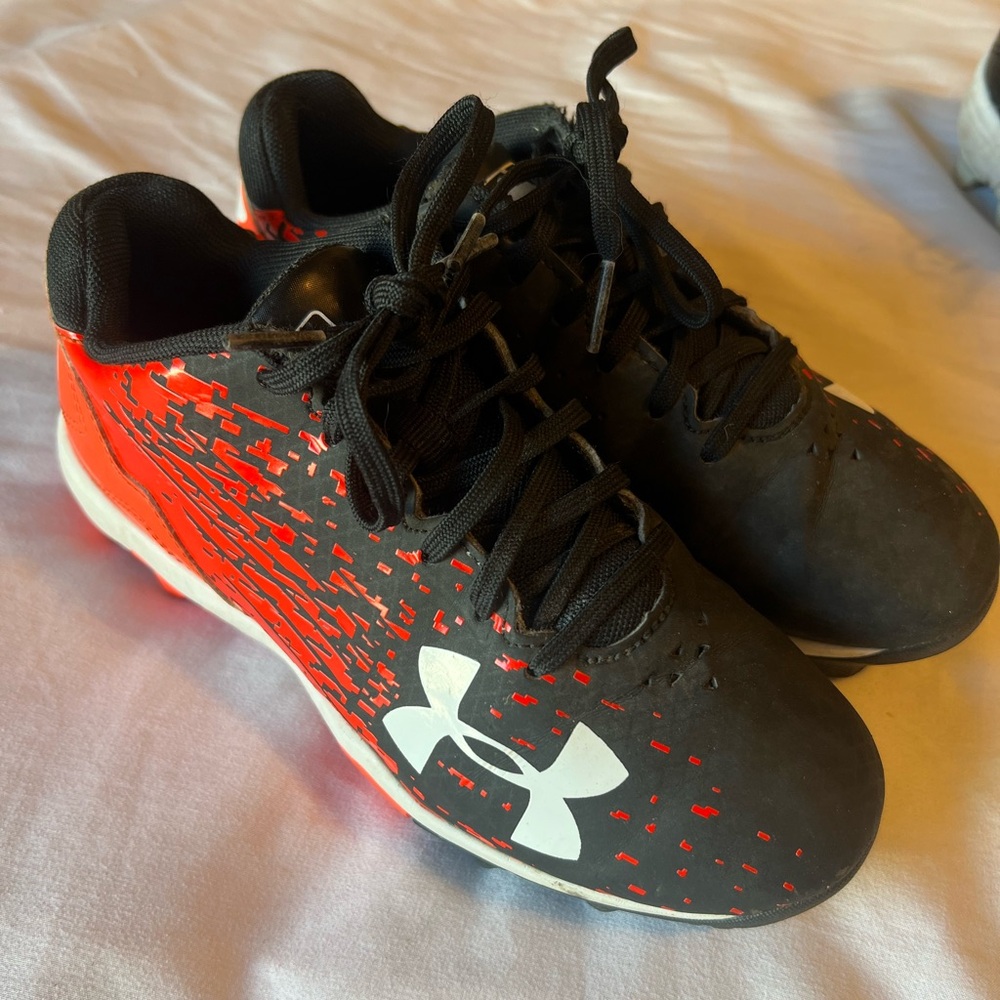 Under Armour Kids Black and Orange Cleats!